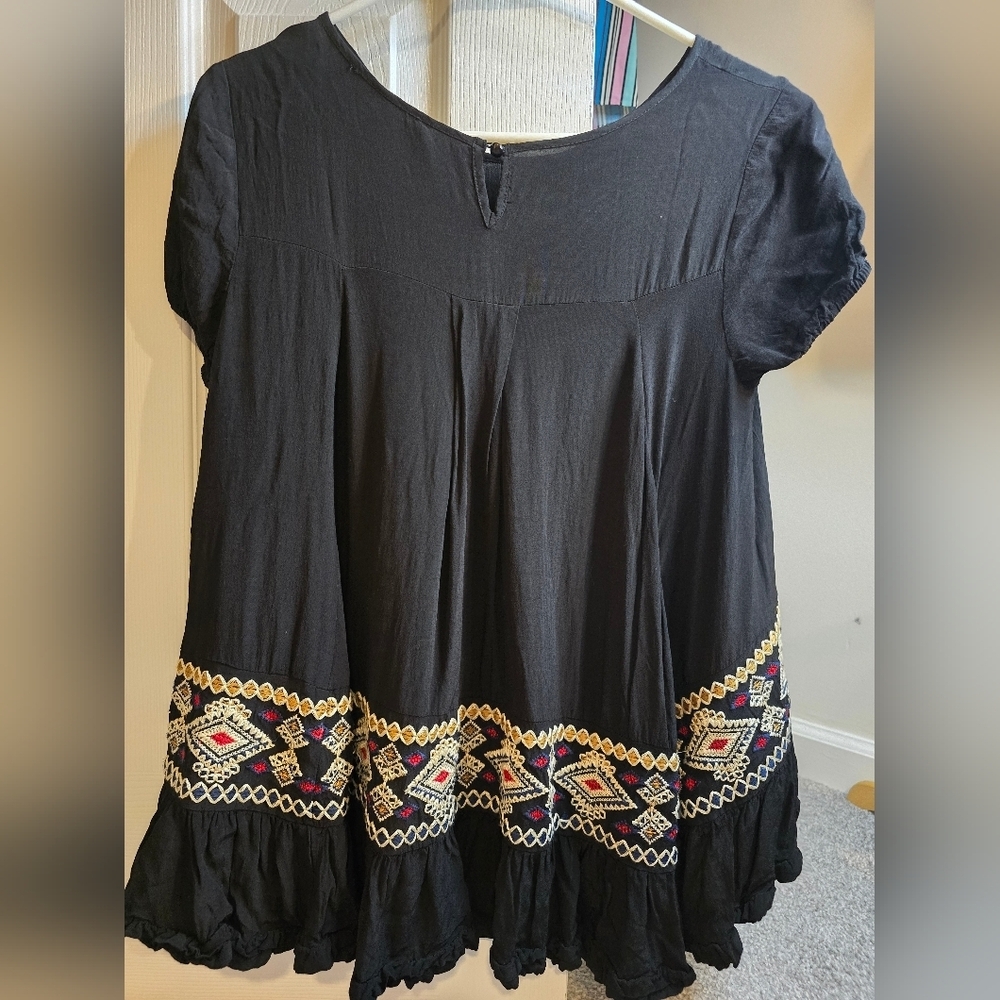 Anthropologie eri & ali Misha Embroidered Ruffle Swing Top Size Small - Picture 2 of 7